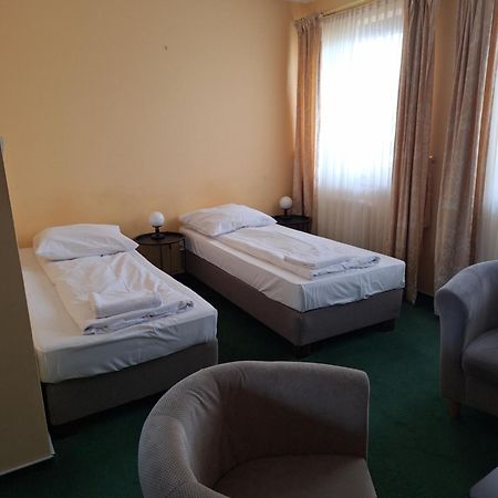 Hotel Malwa Ostrów Wielkopolski Esterno foto
