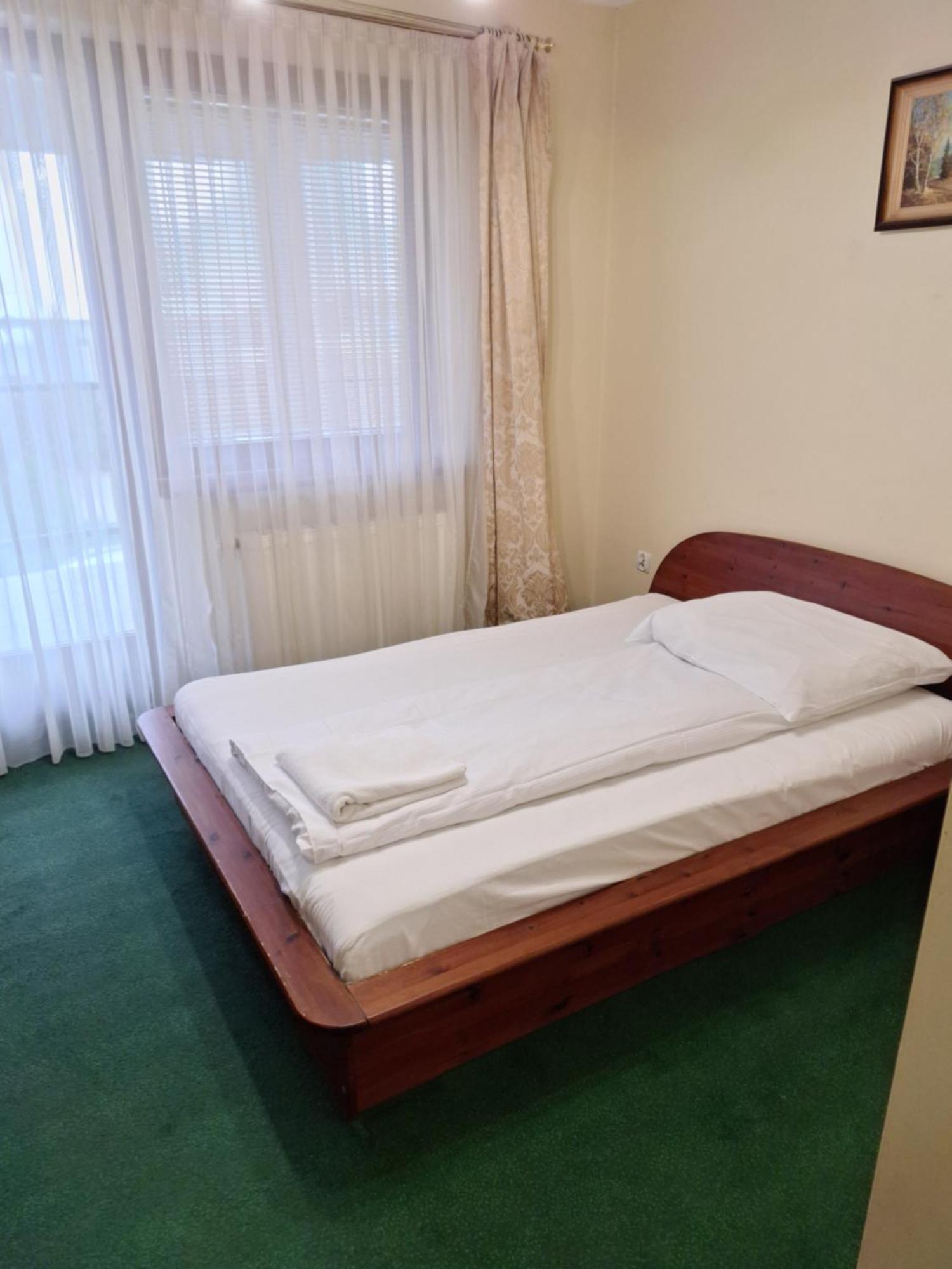 Hotel Malwa Ostrów Wielkopolski Esterno foto