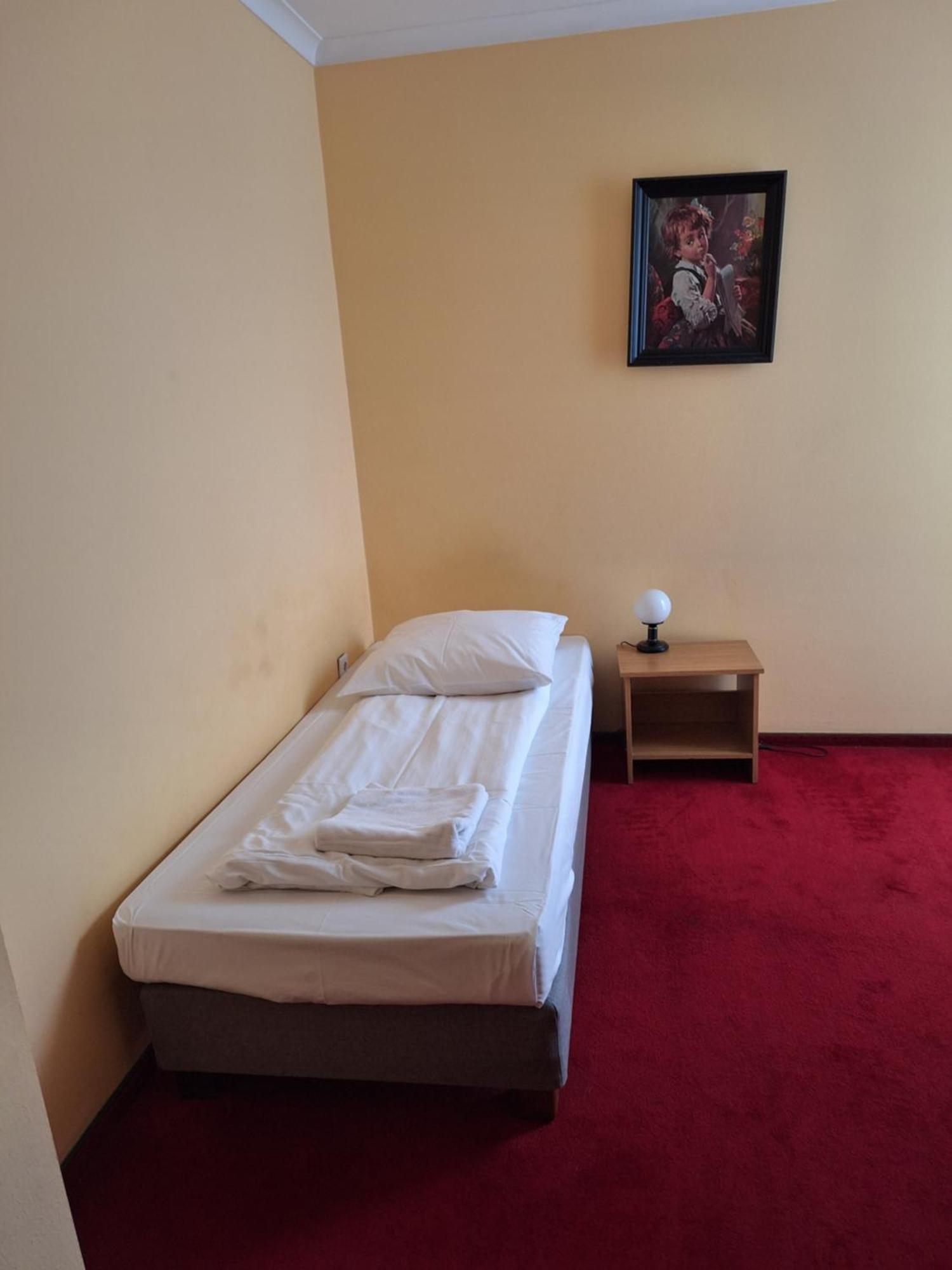 Hotel Malwa Ostrów Wielkopolski Esterno foto