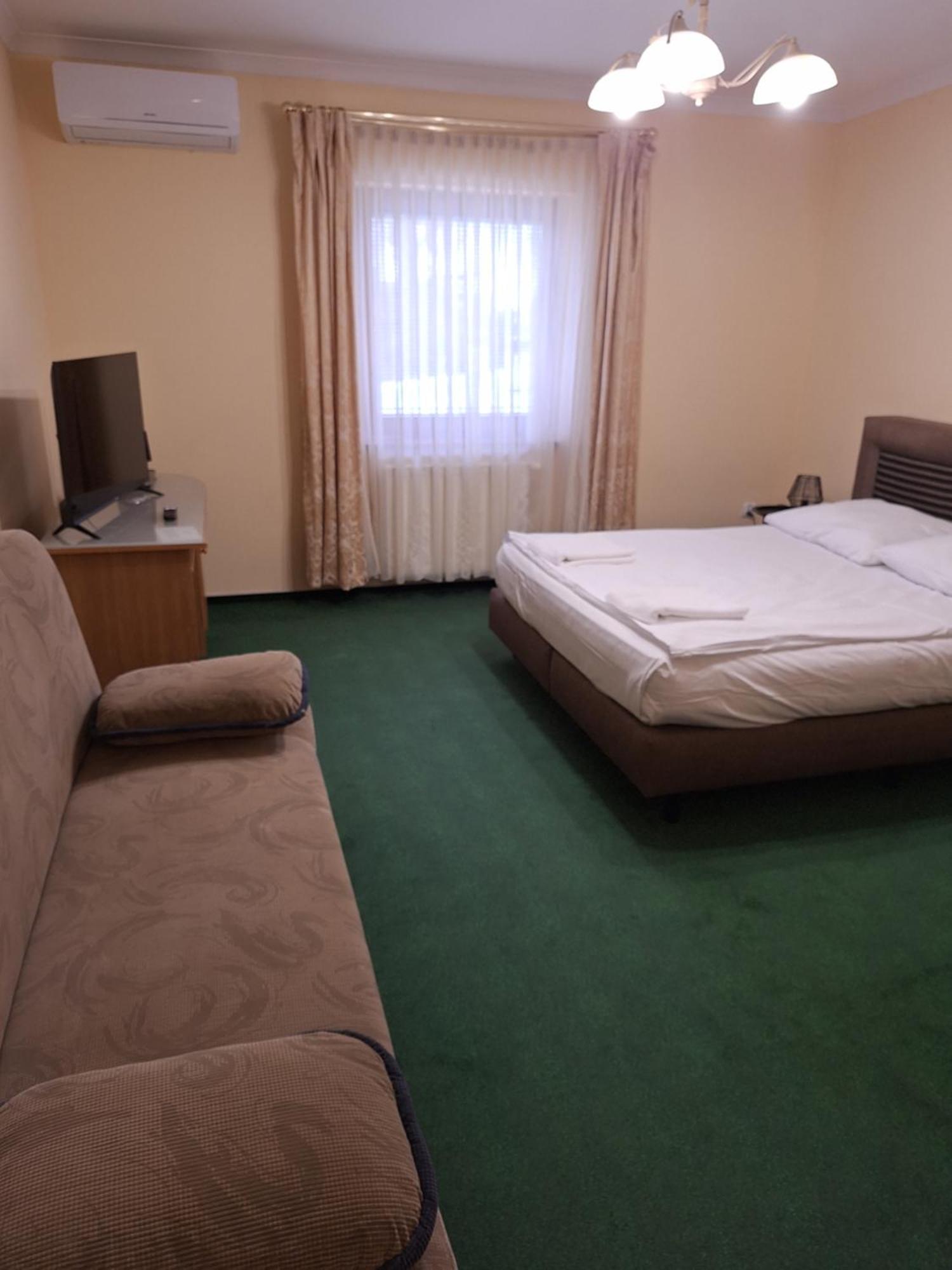 Hotel Malwa Ostrów Wielkopolski Esterno foto